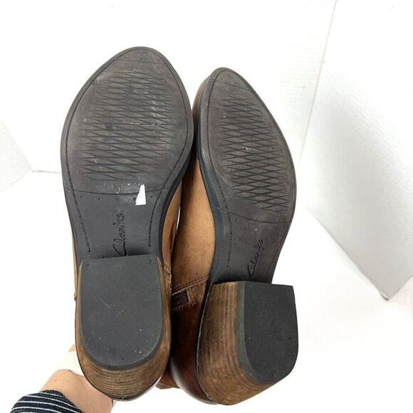 Clarks Artisan Gelata Italia Women's 9.5 Tan Nubuck Block Heel Ankle Boot Bootie - Picture 6 of 8